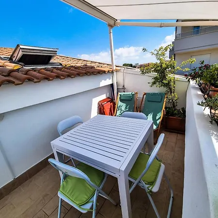 Deliziosa Mansarda Con Terrazzo A 2 Passi Dal Lido