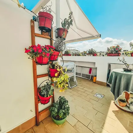Deliziosa Mansarda Con Terrazzo A 2 Passi Dal Lido 아파트