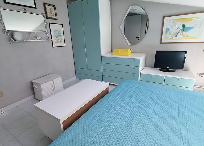 Deliziosa Mansarda Con Terrazzo A 2 Passi Dal Lido Апартаменты