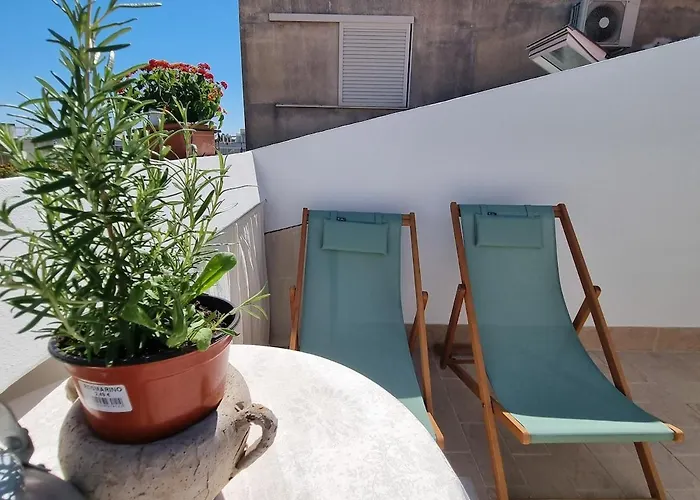 Deliziosa Mansarda Con Terrazzo A 2 Passi Dal Lido Апартаменты *